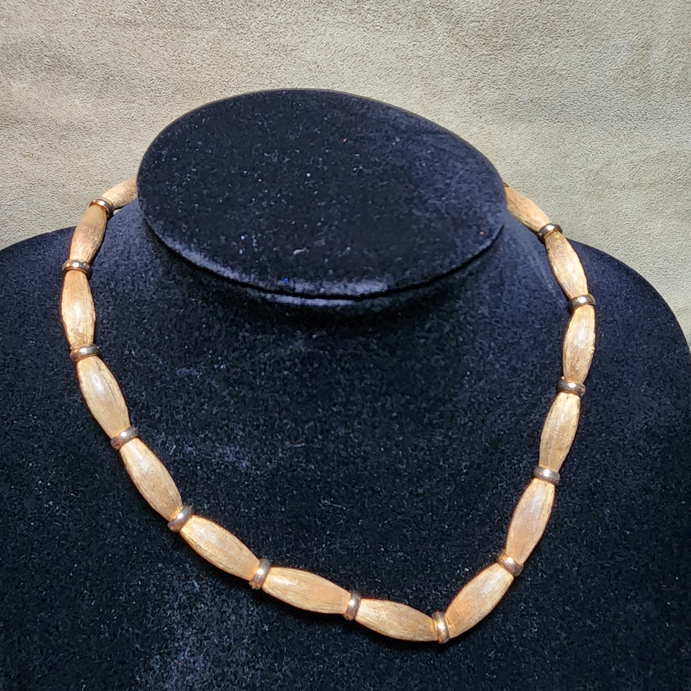 Chic Gold-Toned Necklace